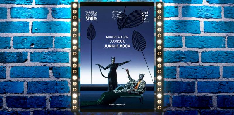 Décor spectaculaire d’une scène de comédie musicale à Paris, personnages en costumes